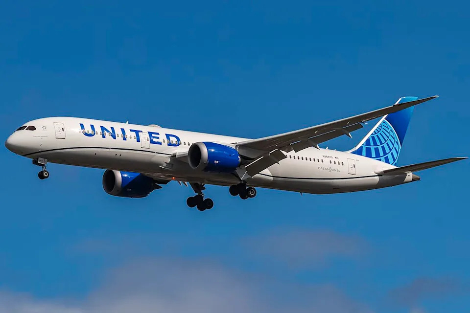 Off‑Duty FAA Inspector Sues United After Being Deplaned, Says He Was Banned for Reporting Safety Concerns