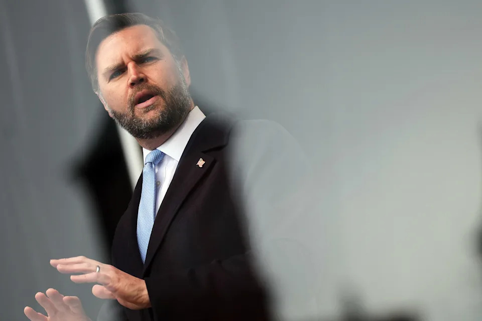 ‘For What?’: VP JD Vance Dismisses Apology Question After Amplifying Smears About Alex Pretti