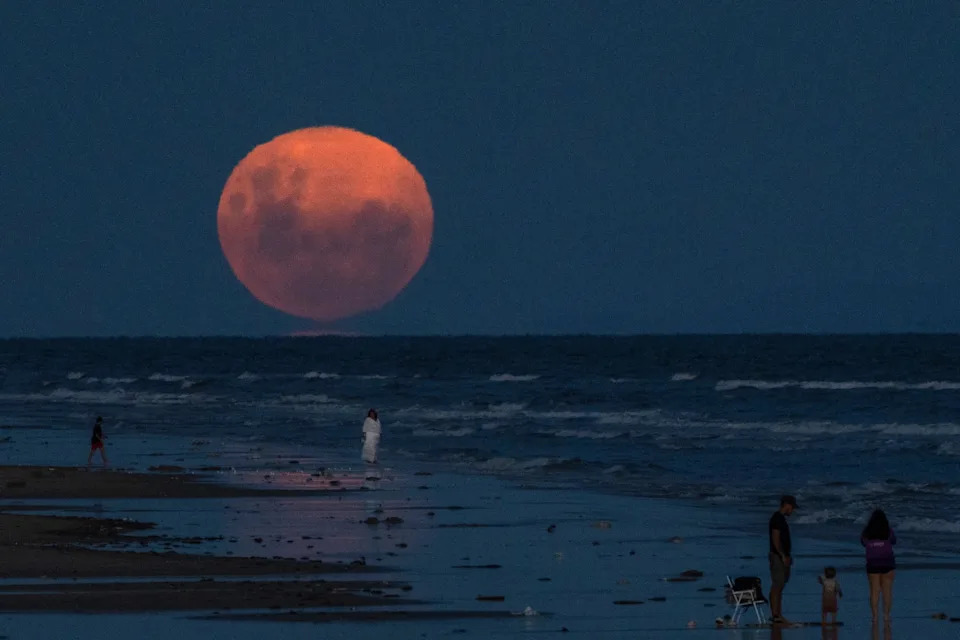 Top Photos: Cuba’s Blackouts, Patagonia Wildfires and Mexico’s Vape Market — Jan. 30–Feb. 1, 2026