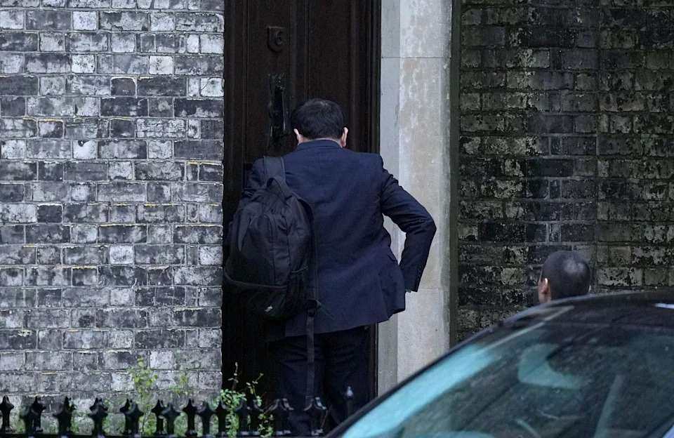 Met Police Execute Searches At Two Peter Mandelson Properties In Epstein Probe