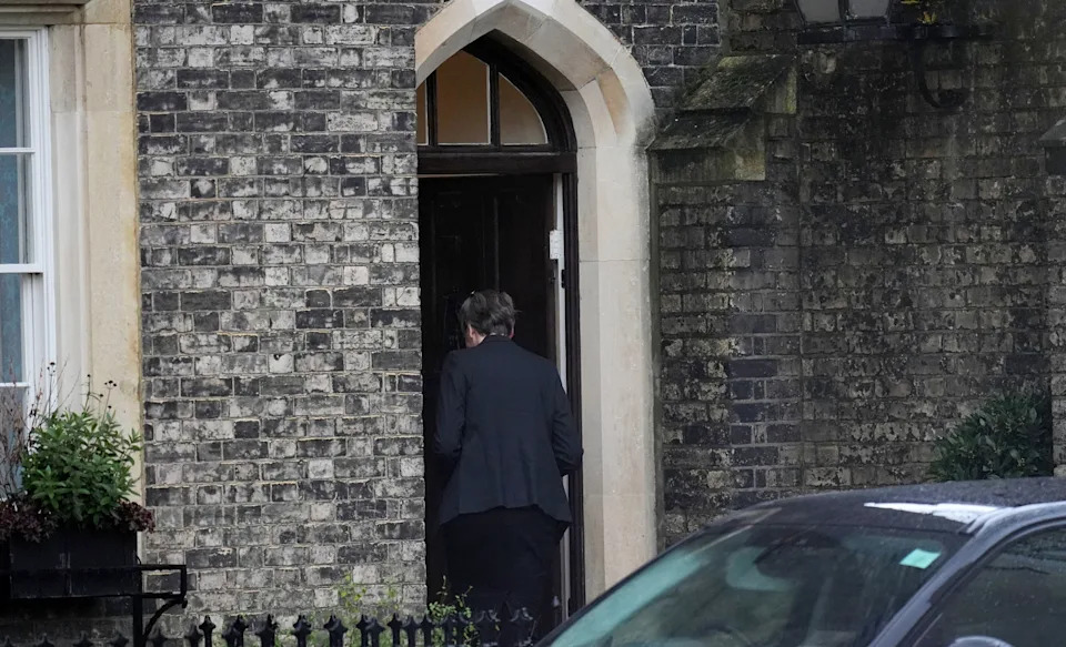 Met Police Execute Searches At Two Peter Mandelson Properties In Epstein Probe