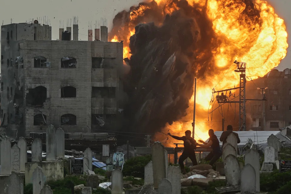 Split-Second Photos Capture Israeli Airstrike That Destroyed Gaza Building