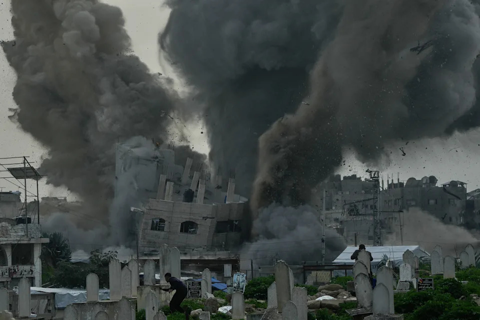 Split-Second Photos Capture Israeli Airstrike That Destroyed Gaza Building