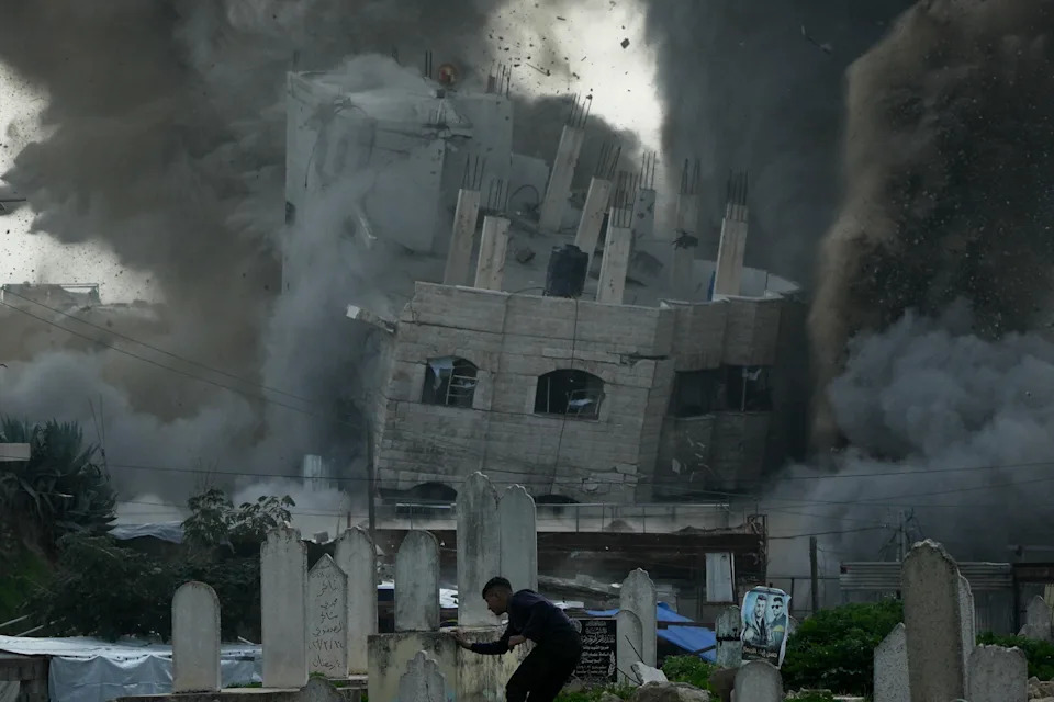 Split-Second Photos Capture Israeli Airstrike That Destroyed Gaza Building