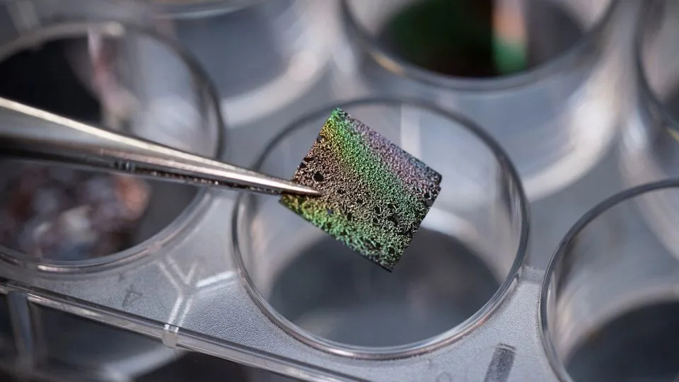 PhD Student Recreates Cosmic Dust in a Lab, Offering New Clues to the Origins of Life