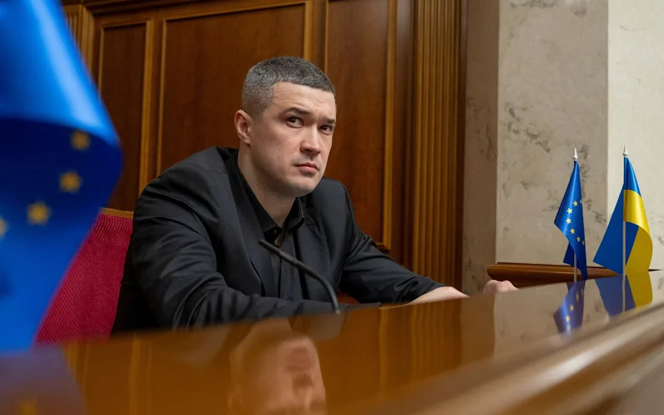 Starlink Cut-Off Sends Russian Forces Back To Old-School Radios — Kyiv Gains Short-Term Edge