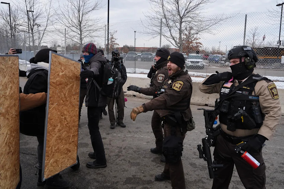 Dozens Arrested at Minneapolis Federal Building During One-Month Memorial for Woman Killed by ICE Officer