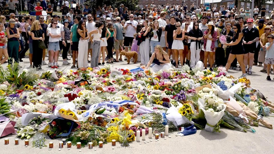 Herzog’s Visit Splits Australia: Condolences at Bondi and Mass Protests Over Gaza