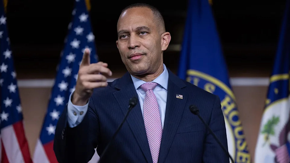 Jeffries Says Federal SAVE Act Would 'Nationalize' Voter ID; Democrats Call It Voter Suppression