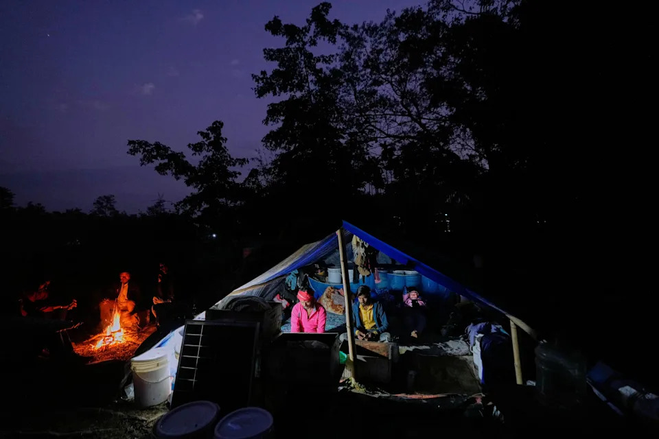 Migratorni pčelari u Assamu: Cvetovi, poplave i borba za med