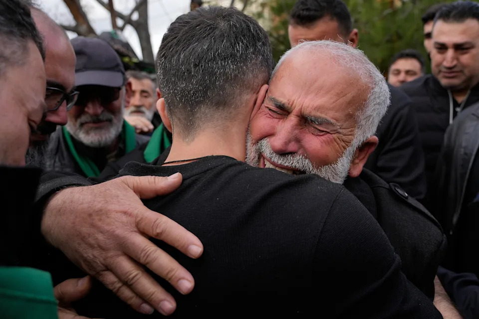 Selo Yanouh Sahranilo Oca I Trogodišnjeg Sina Poginule U Izraelskom Udaru Dronom