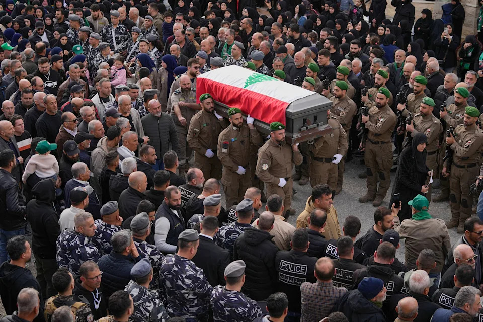 Selo Yanouh Sahranilo Oca I Trogodišnjeg Sina Poginule U Izraelskom Udaru Dronom