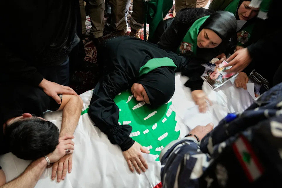 Selo Yanouh Sahranilo Oca I Trogodišnjeg Sina Poginule U Izraelskom Udaru Dronom