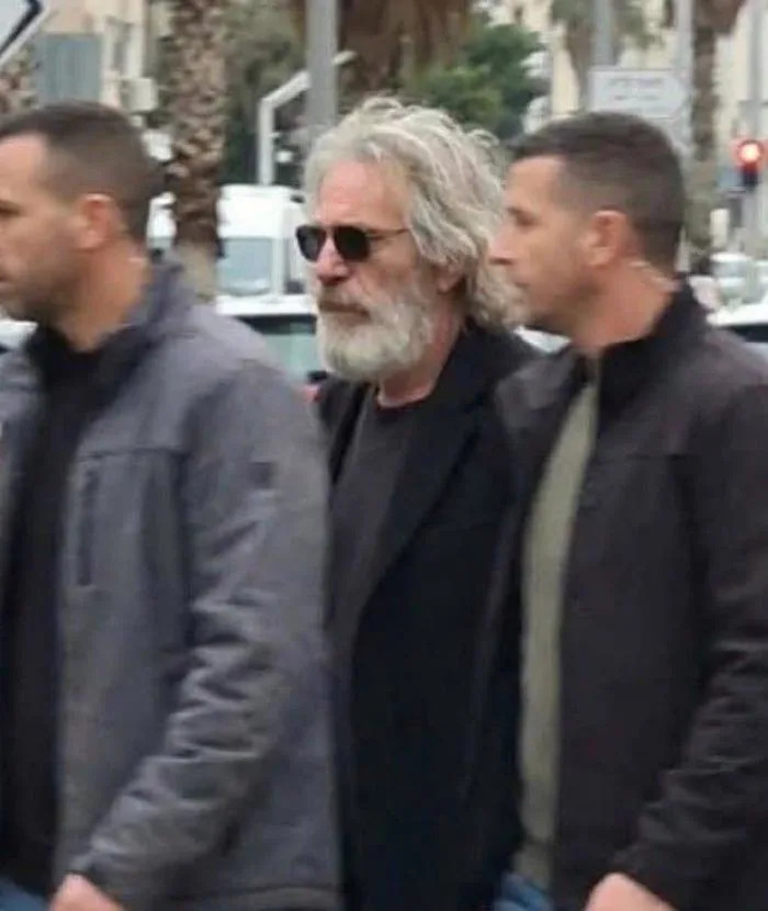 Provera Činjenica: Slika Jeffreya Epsteina u Tel Avivu (2026.) Je Lažna — Puna Verzija Pokazuje Gemini Sparkle Vodeni Znak