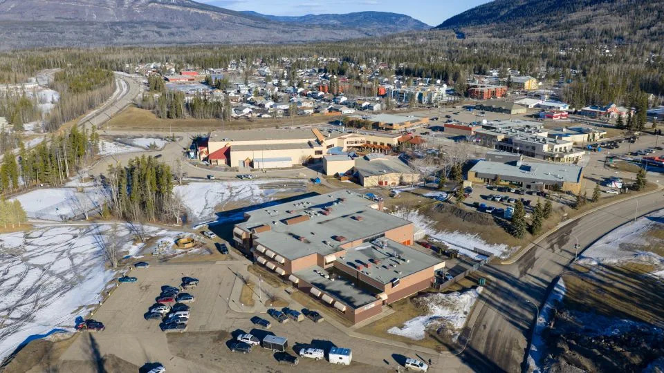 Tumbler Ridge Tuguje: Identifikovana 18-godišnja Osumnjičena Nakon Jedne Od Najtežih Školskih Pucnjava u Kanadi