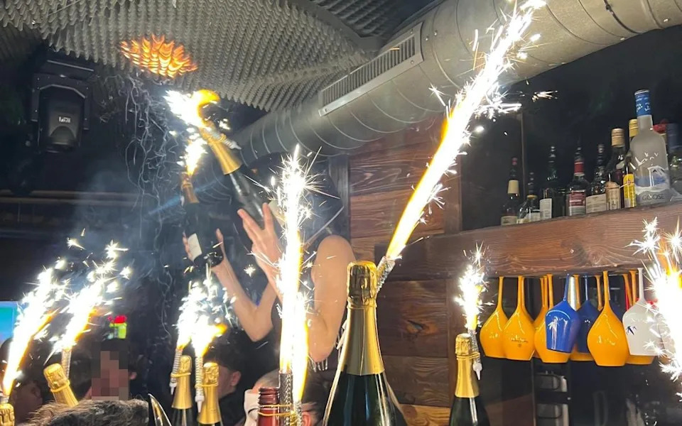 Porodice Žrtava Suočile Se s Vlasnicima Le Constellation: „Ubili Ste Mog Brata“ — 41 Poginulih, 115 Povređenih