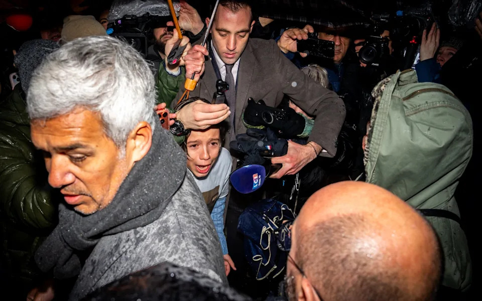 Porodice Žrtava Suočile Se s Vlasnicima Le Constellation: „Ubili Ste Mog Brata“ — 41 Poginulih, 115 Povređenih