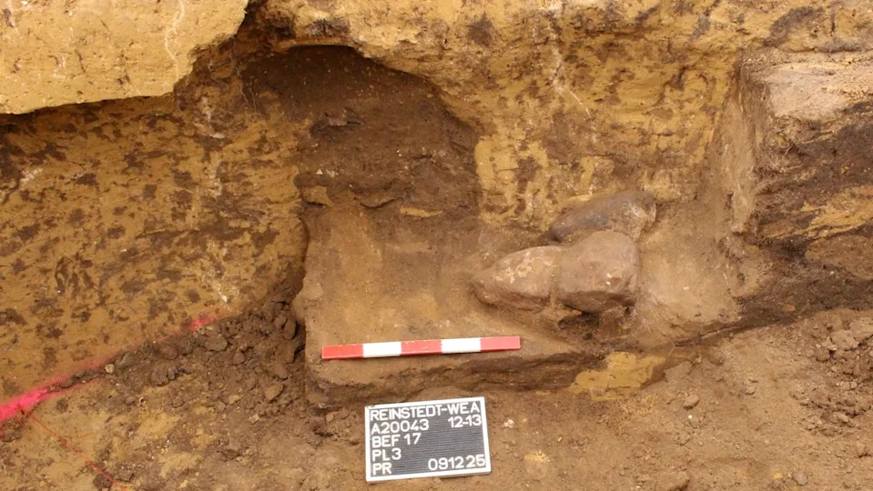 Srednjovekovni 'erdstall' Iskopan Kroz Neolitsko Groblje Kod Dornberga — Mogući Tragovi Ritualnih Aktivnosti