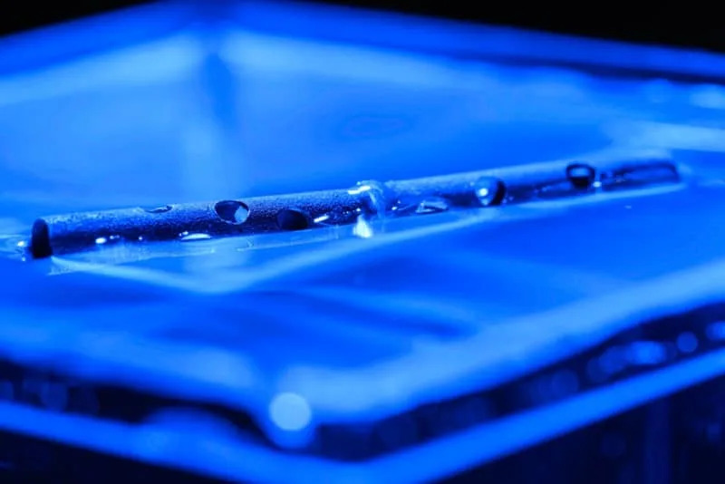 Neuništive Metalne Cevi: Laserom Teksturisan Aluminijum Koji Ne Tone Ni Nakon Teških Oštećenja