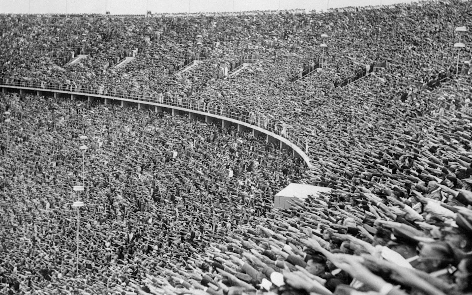 IOC Rasprodao Majice Sa Plakatom Berlina 1936. — Debata O Kulturnom Nasleđu I Etici