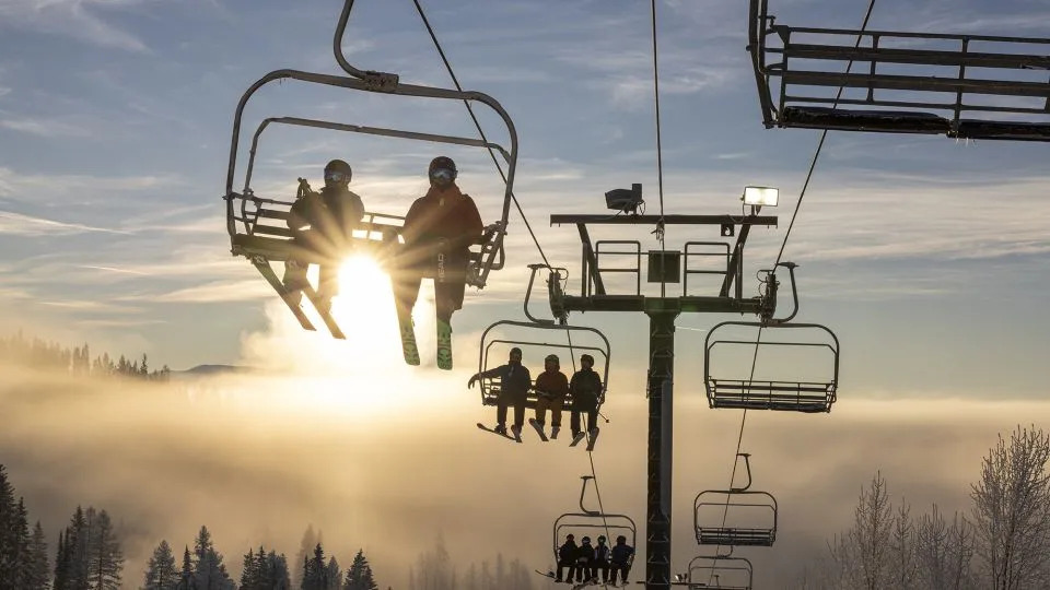 Missing Canadians and ‘White Gold’: How Politics and a Snow Drought Are Reshaping the U.S. Ski Season