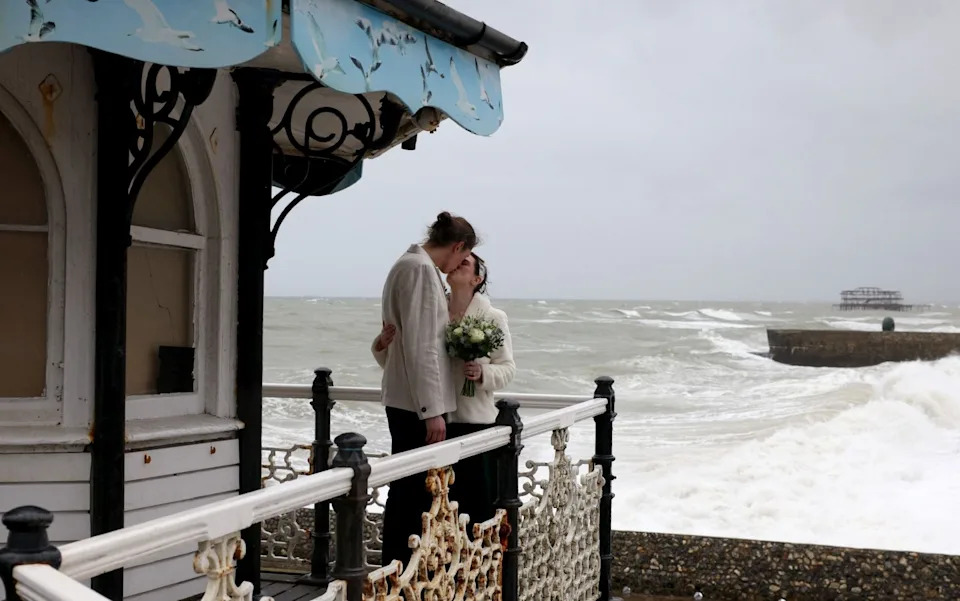 Kako Mašta Čini Poljubac Boljim — Šta Kažu Naučnici