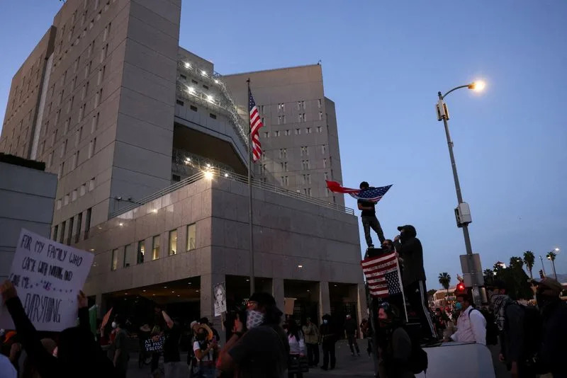 Sudovi 4.400+ puta: Reuters otkriva da je ICE nezakonito pritvarao imigrante — pritvor se ipak nastavlja