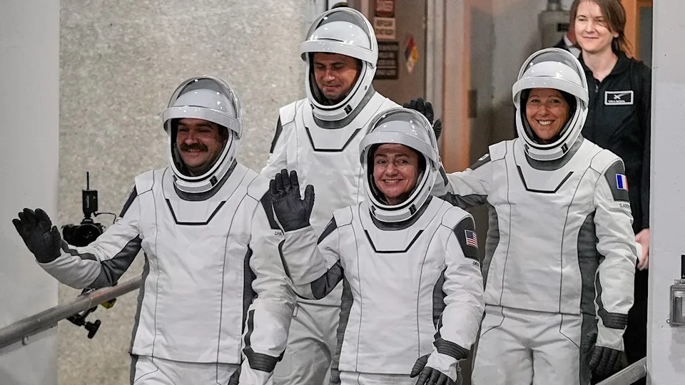 Četiri Astronauta Stigla Na ISS — Crew‑12 Vraća Stanicu Na Pun Kapacitet Posle Medicinske Evakuacije