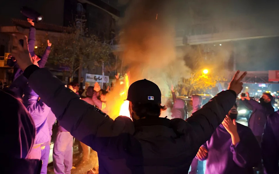Iran Optužuje Bahaije Za Proteste: Venus (28) i Peyvand (30) Prisilno Priznali Na Državnoj TV, Prete Im Smrtnе Kazne