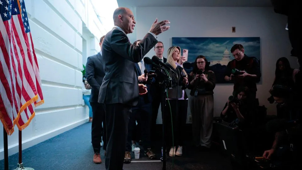 Jeffries Goes All-In: Democrats Launch Aggressive Midcycle Redistricting Push to Counter GOP