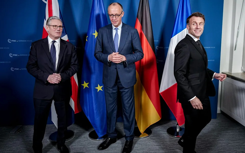 Poljska Poziva Na Razvoj Nuklearnog Oružja — Predsednik Nawrocki Predlaže 