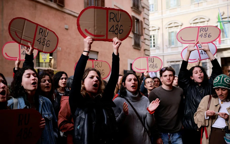 Meloni Predvodi Kulturni Rat Protiv „Woke“ Levice — Sanremo, RAI i Porodična Politika Pod Lupom