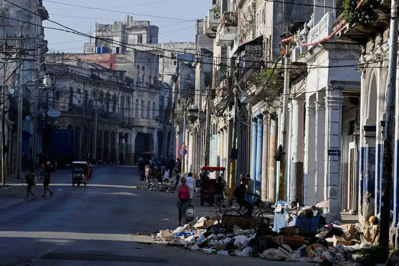 Smeće Se Nagomilava U Havani: Polovina Kamiona Ne Radi Zbog Nedostatka Goriva