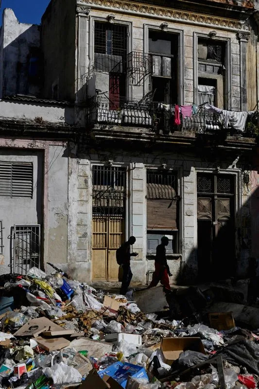 Smeće Se Nagomilava U Havani: Polovina Kamiona Ne Radi Zbog Nedostatka Goriva