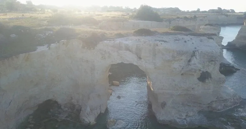 „Ljubavni Luk“ Pored Melendugna Srušio Se Na Dan Zaljubljenih; Zvaničnici Upozoravaju Na Dalju Eroziju