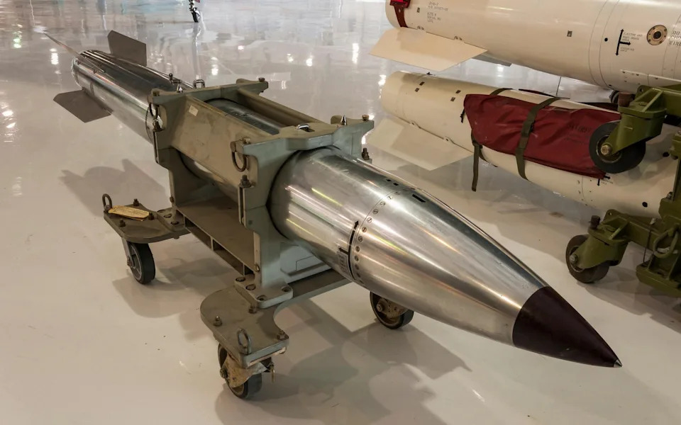 Kako Evropa može razviti nezavisni nuklearni odvraćaj: uloga malih taktičkih bombi