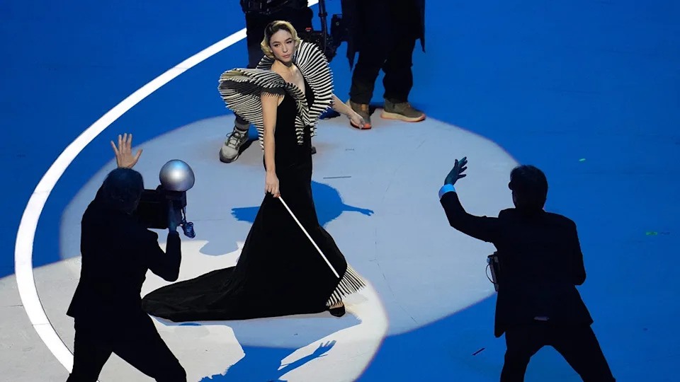 Italija Slavi Veru i Zastavu: Milan Odgovorio Na Pariški „Woke“ Spektakl