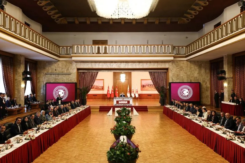 Parlament Podržao Plan Koji Povezuje Pravne Reforme i Razoružavanje PKK