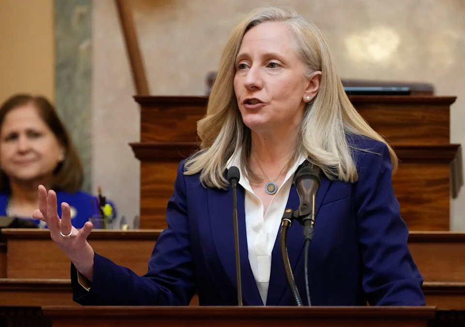Virginia Democrats Pass Map That Could Flip Four U.S. House Seats — Court Order Threatens April Referendum