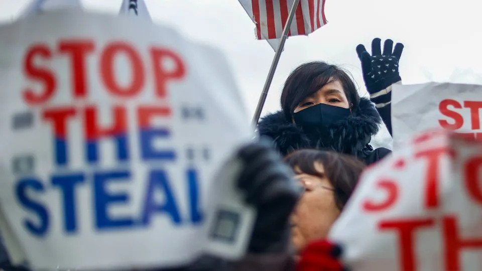 Južna Koreja: Bivši predsednik Yoon Osuđen Za Vođstvo Ustankom, Doživotni Zatvor