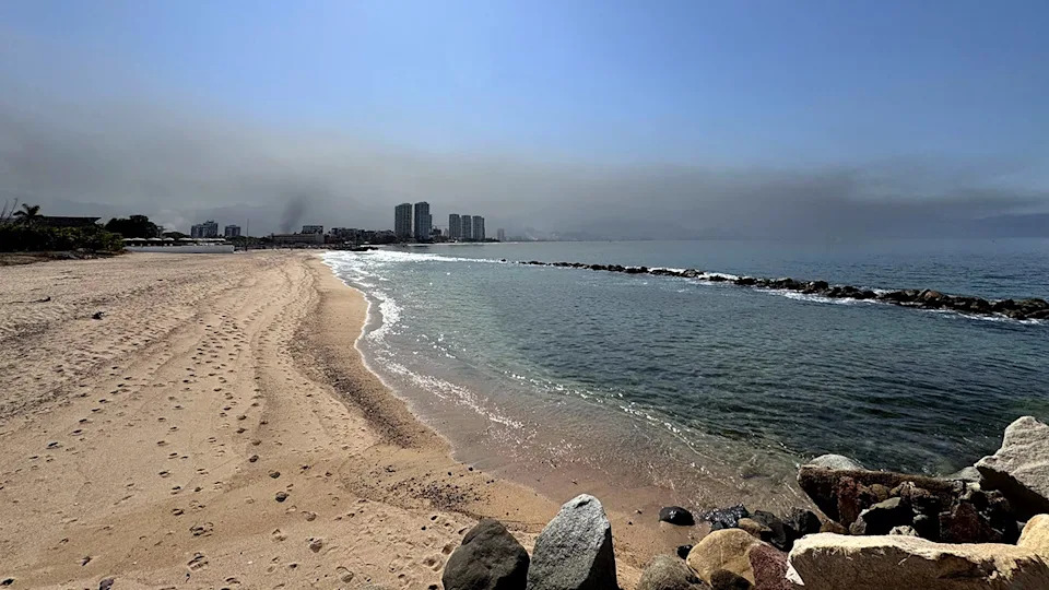 Puerto Vallarta Tourists Told to Stay on Resorts After Federal Operation Sparks 'Clashes'