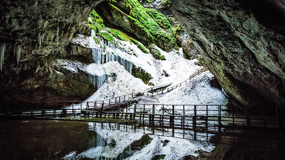 U ledu iz rumunske pećine pronađena bakterija stara 5.000 godina — otporna na 10 savremenih antibiotika
