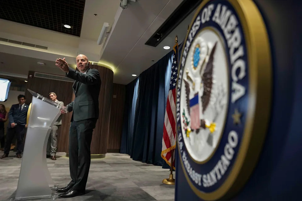 U.S. Ambassador Defends Visa Bans on Three Chilean Officials Amid Submarine Cable Controversy