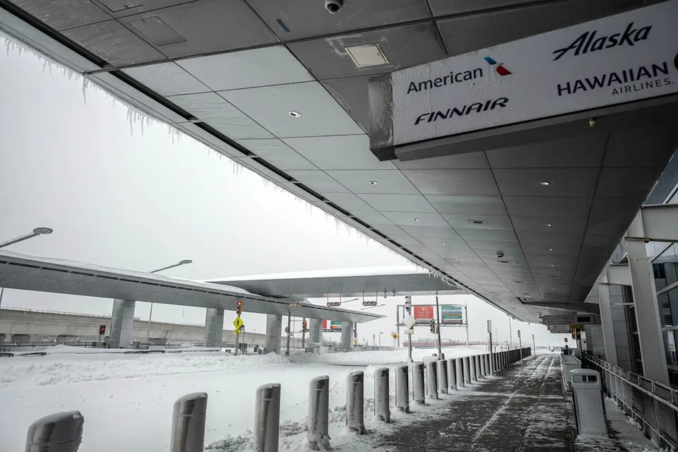 Historic East Coast Blizzard Grounds One-In-Five U.S. Flights, Major Hubs Nearly Shut Down