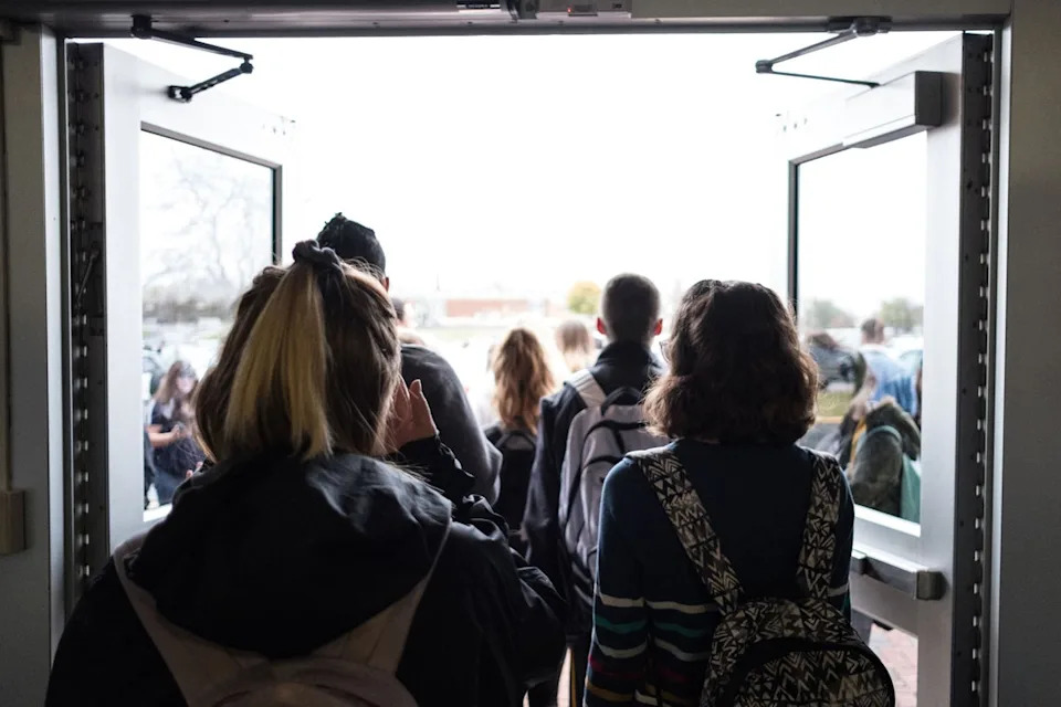 Usamljenost i porodični konflikti povećavaju agresiju kod tinejdžera — Dečaci posebno pogođeni