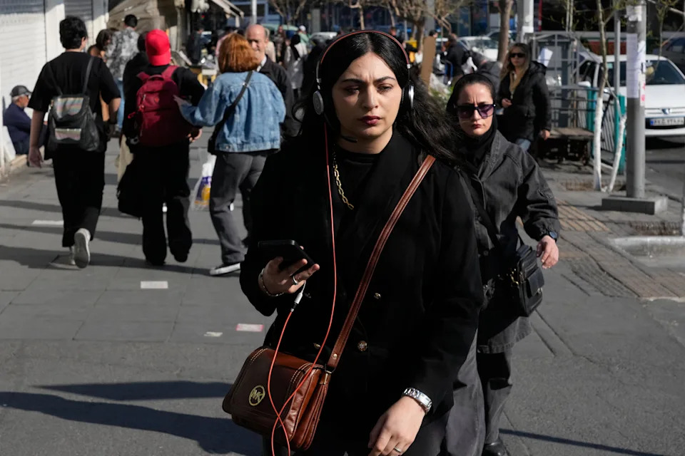 Rastuće cene i strah od udara SAD: Devalvacija rijala guši iranske porodice