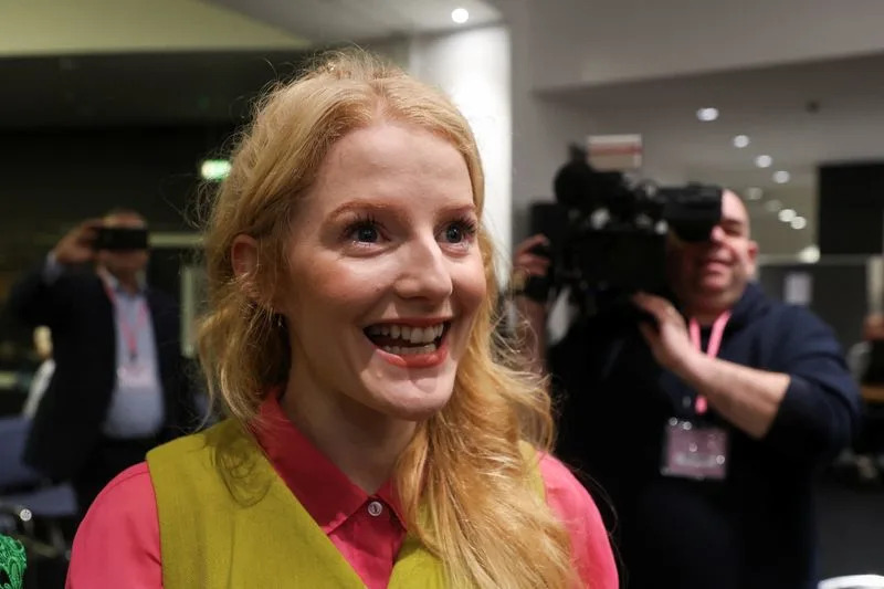 Šok U Mančesteru: Zeleni Ruše Laburiste — Starmer Pod Pritiskom