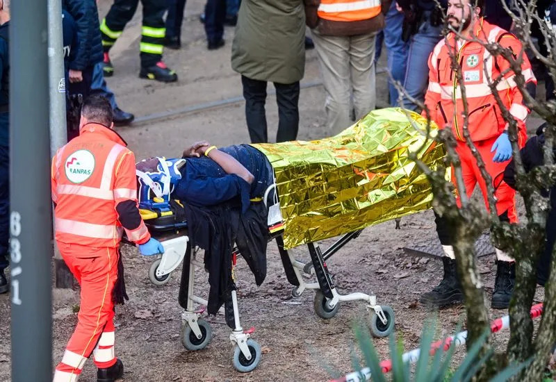 Tragedija u Milanu: tramvaj iskočio iz šina kod Centralne stanice — dvoje poginulo, oko 40 povređeno
