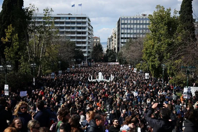 Desetine hiljada u Atini obeležile godišnjicu pogubnog sudara vozova — suđenje počinje 23. marta