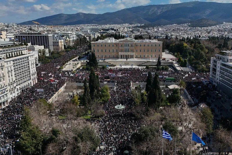 Desetine hiljada u Atini obeležile godišnjicu pogubnog sudara vozova — suđenje počinje 23. marta